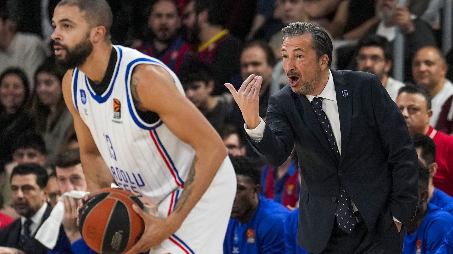 Banki un Šmits piedzīvo zaudējumu ULEB Eirolīgas "play-off" ievadā, Žagars vēro no malas