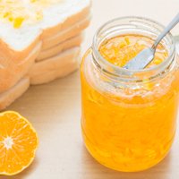 Apelsīnu un apelsīnu miziņu marmelāde