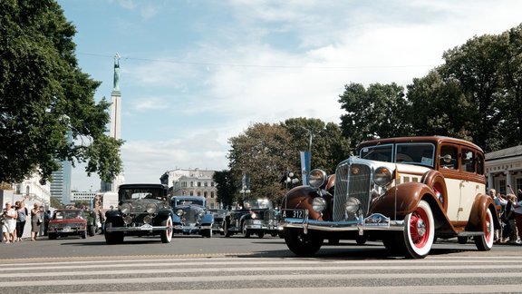 Retro auto ‘Baltijas ceļam 30’ 