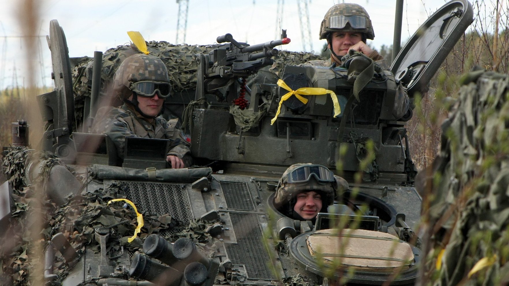 Divi bataljoni dienā: NATO mācības Igaunijā atklājušas šokējošu negatavību dronu karam, raksta WSJ