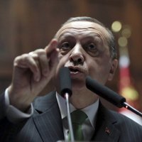Sauszemes operācija pret Afrīnu 'de facto' jau ir sākusies, apgalvo Erdogans