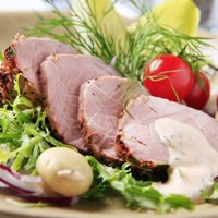В столовых датского города обязали подавать блюда из свинины