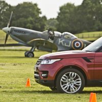 Video: 'Range Rover Sport' pret 'Spitfire' lidmašīnu