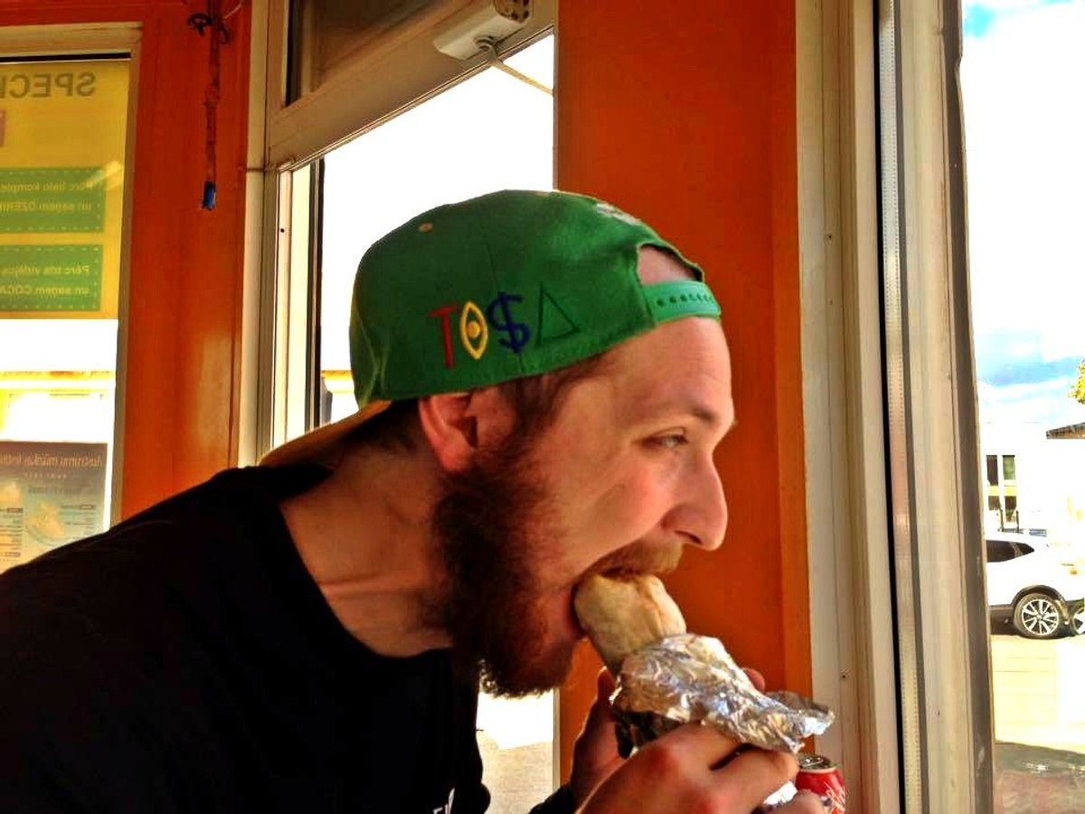 Kebabnīcu TOP5: 'Kebabblogeri' iesaka, kur meklēt gardākos kebabus Rīgā