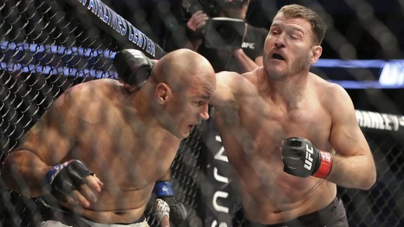 Stipe Miocic against Junior Dos Santos UFC