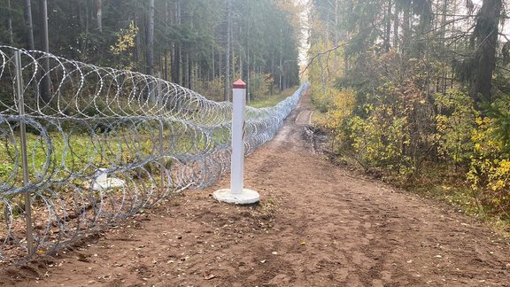 Gandrīz pabeigta pagaidu žoga uz robežas ar Baltkrieviju izbūve - 4