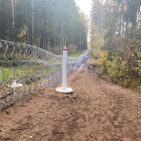 Gandrīz pabeigta pagaidu žoga uz robežas ar Baltkrieviju izbūve
