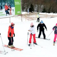 Ziemas sezonu atklājušas slēpošanas trases Latvijas novados