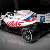'Haas' F-1 komandas jaunā mašīna Krievijas karoga krāsās