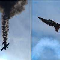 Foto: Ar virtuoziem paraugdemonstrējumiem Liepājā aizvadīts Baltijas lielākais aviācijas šovs