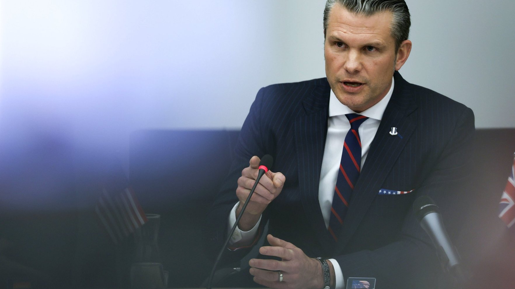 ASV aizsardzības ministra lidmašīna piedzīvojusi ķibeli un veikusi ārkārtas nosēšanos