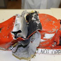 Publicēta Rostovā avarējušās lidmašīnas pilota un dispečeru saruna; 'melnās kastes' pamatīgi bojātas