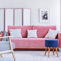 Vasaras drosmīgākais krāsu salikums interjerā – spilgti rozā un jūras zilā