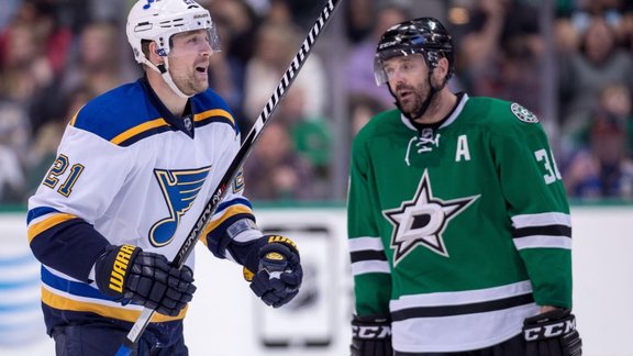 St.Louis Blues Patrik Berglund (21) vs Dallas Stars Vernon Fiddler (38)