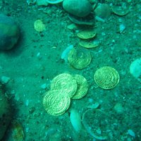 На дне моря обнаружены останки судна, перевозившего сундуки с сокровищами