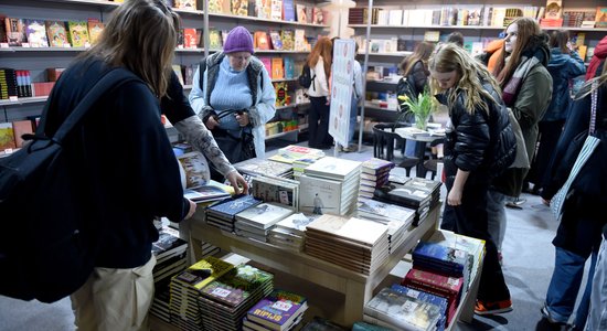 'Latvijas Grāmatu izstādes' apmeklētājs: 'Latvieši ir īsta lasītāju tauta'