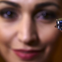 Редчайший в мире синий бриллиант продан за рекордные 48 млн. долларов