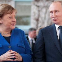 Putins sarunā ar Merkeli aicina ES atjaunot kontaktus ar Baltkrieviju