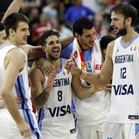 Argentīnas basketbolisti pieveic favorīti Serbiju un sasniedz Pasaules kausa pusfinālu
