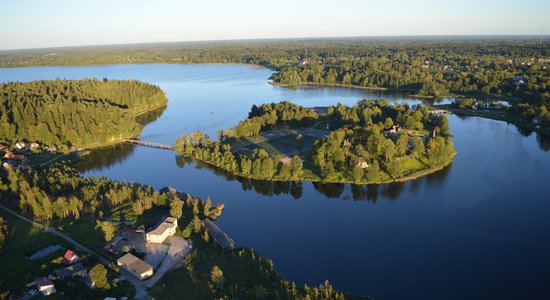 Российская компания, связанная с Минобороны РФ, собиралась установить камеры вокруг озера Алукснес