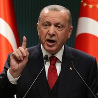 Erdogans iesaka Putinam, Makronam un Trampam nejaukties Karabahas lietās