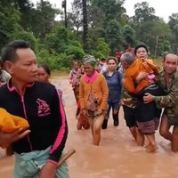 Laosā pēc dambja sabrukšanas vismaz 20 bojāgājušo un 100 pazudušo