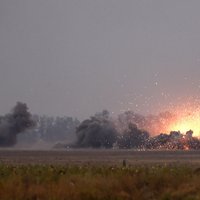 ВИДЕО: под Мариуполем продолжаются бои