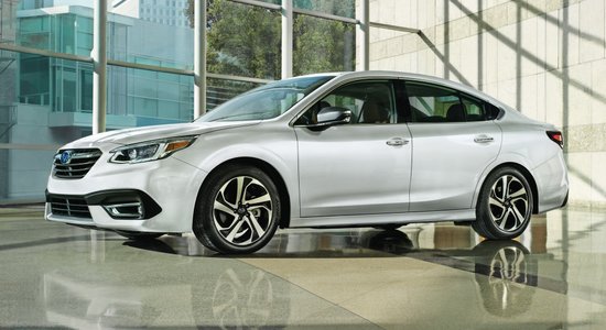 'Subaru' prezentējis jauno 'Legacy' sedanu