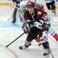 Latvijas hokeja izlasei pārbaudes turnīrā Norvēģijā palīdzēs arī uzbrucējs Miks Lipsbergs