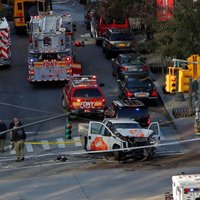 Automašīnas šoferis Ņujorkā ietriecas gājējos; vismaz astoņi bojāgājušie