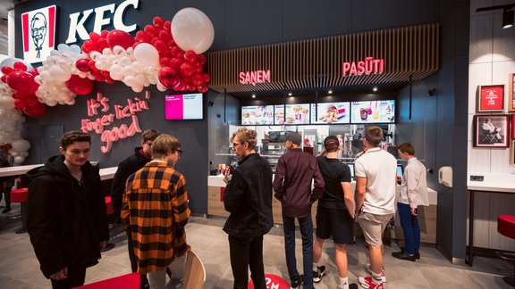 Rīgā durvis vēris jauns populārā KFC - 10