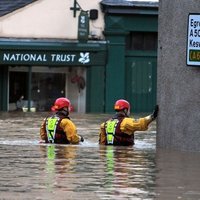 Lielbritānijā plūdos noskaloti seši tilti