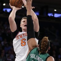 Porziņģim neizdodas palīdzēt 'Knicks' izvairīties no zaudējuma 'Celtics'