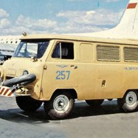 UAZ publicējis arhīva attēlus: 70. gadu mikroautobuss ar lidmašīnas motoru