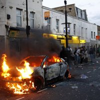 Полиция Лондона взорвала неправильно припаркованный автомобиль