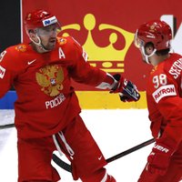 Krievijas hokejisti otrajā periodā 'iznīcina' Zviedriju