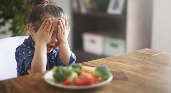 Tikai izvēlīgiem ēdājiem jādomā par vitamīnu došanu jeb kā vasarā stiprināt bērna imunitāti