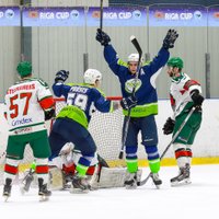Favorīti 'Mogo' un 'Kurbads' uzvar pirmajās Latvijas hokeja čempionāta pusfināla spēlēs