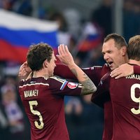 Krievijas futbolisti uzvar Melnkalni un automātiski kvalificējas EČ finālturnīram
