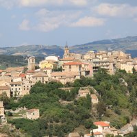Dzīve Apenīnu kalnos: Itālijā vēl viena pilsēta pārdod mājas par 1 eiro