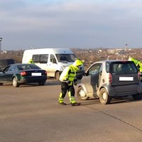 Foto: CSDD reidā Kurzemē jau lielākam auto īpatsvaram anulēta tehniskā apskate