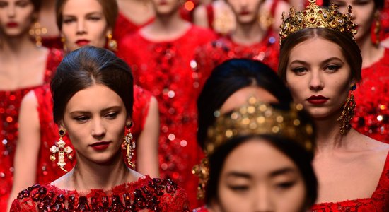 Золото и фрески католического собора на показе Dolce & Gabbana