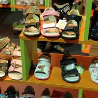 Покупаем обувь для малыша: пять правил примерки