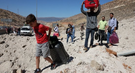 Izraēlas triecienos sabombardēts galvenais ceļš starp Libānu un Sīriju