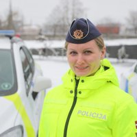 ВИДЕО: Полиция Латвии показала новую униформу — в ярких цветах и патриотичную