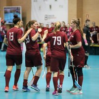 Latvijas sieviešu florbola izlase PČ gatavojas ar 23 'Elvi Florbola līgas' spēlētājām un četrām leģionārēm