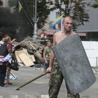 Atvadas no Maidana: Kijevā gandrīz pilnībā nojaukta protestētāju nometne