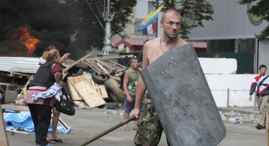 Atvadas no Maidana: Kijevā gandrīz pilnībā nojaukta protestētāju nometne