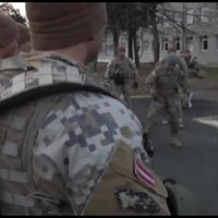 Latvijas, ASV un Norvēģijas karavīri kopā trenējas Ādažos