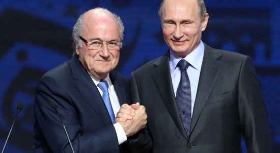 Bijušais FIFA prezidents Blaters Pasaules kausu apmeklēs kā Putina personiskais viesis